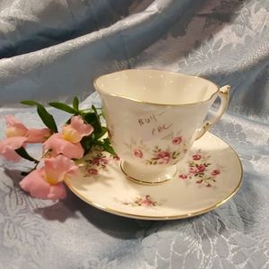 *Host Pick* NWT GORGEOUS Teacup HEIRLOOM English Bone China